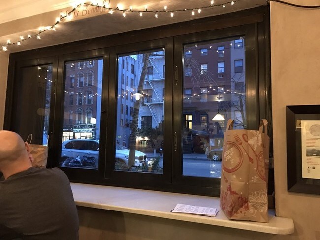 Foto del edificio - 319 E 14th St