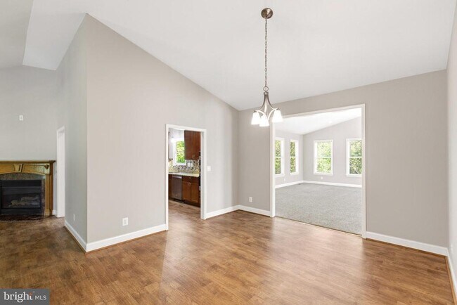 Foto del edificio - 24524 Ruff Ruff Ln