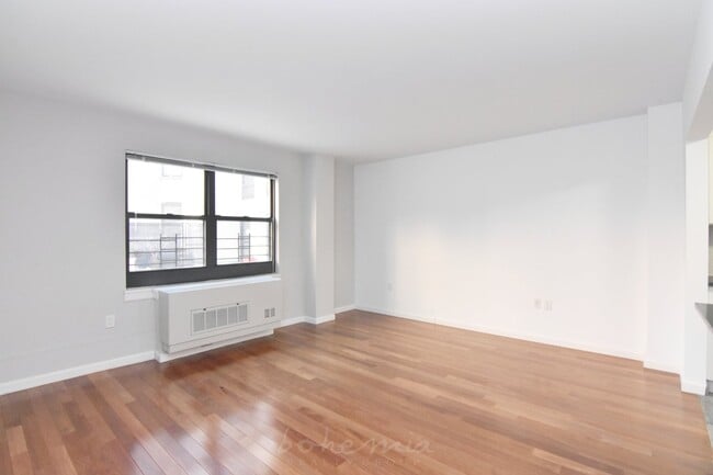 Building Photo - 275 West 140th Street