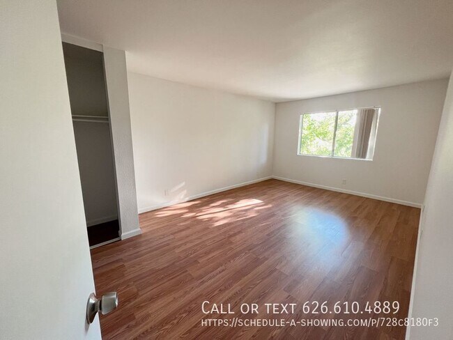 Building Photo - 2BR Unit with Balcony at 2050 Meridian –  ...