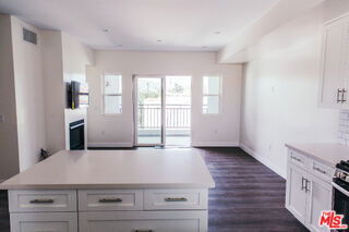 Building Photo - 1431 S Sherbourne Dr