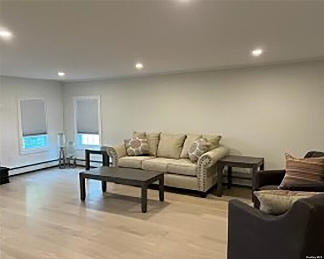 Foto del edificio - 176 S Jamesport Ave