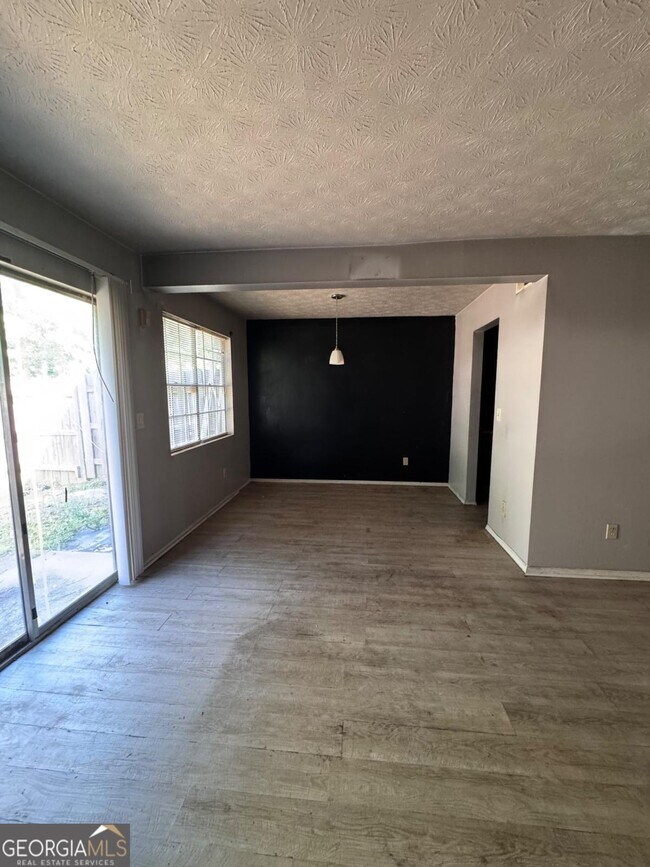 Building Photo - 1602 Pine Tree Trail