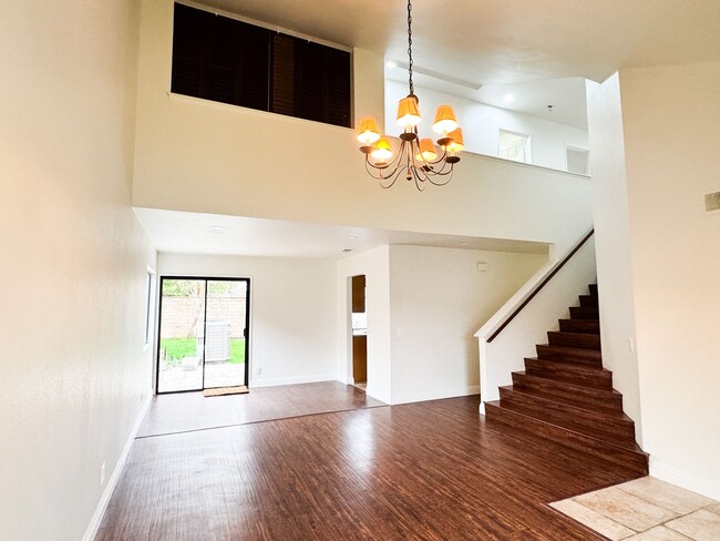 Foto del edificio - Spacious 4-Bedroom Home with a Beautiful B...