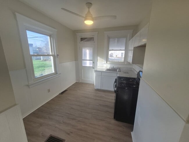 Building Photo - 2765 Alexandria Ave