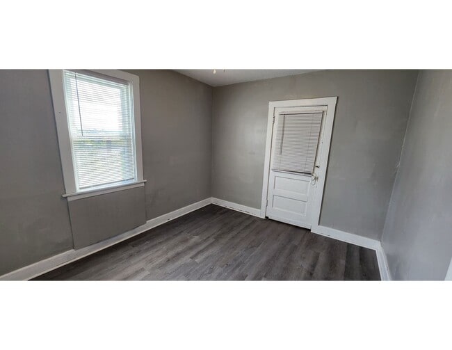 Building Photo - Alice St Triplex