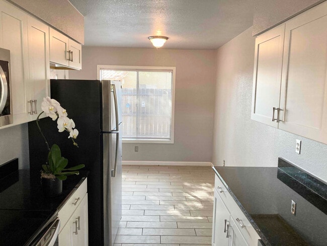 Building Photo - 4319 Plaza Vista