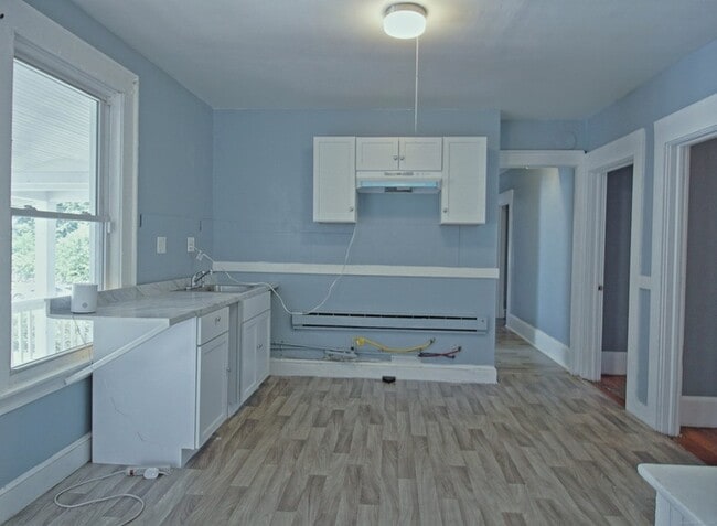 Building Photo - 215 Willow St