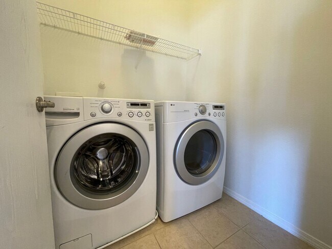 Building Photo - 428 Santo Domingo St unit C