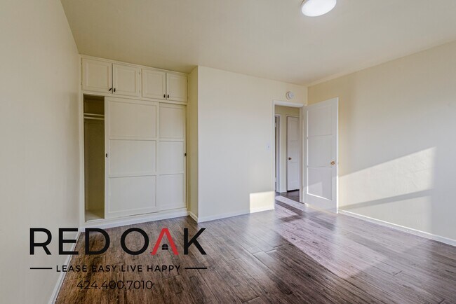 Foto del edificio - Recently Refinished, Airy and Bright Two B...