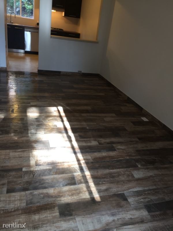 Building Photo - 8750 Mellmanor Dr