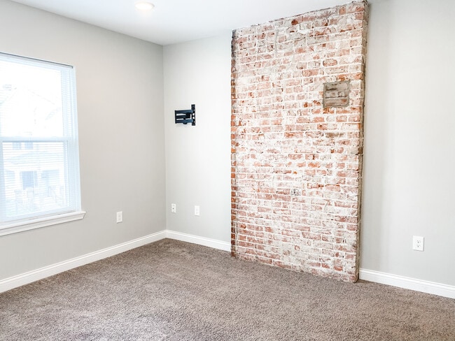 Master Bedroom - 215 Avondale Ave