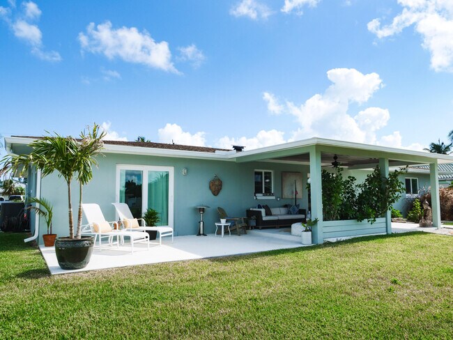Building Photo - 255 Marina Dr