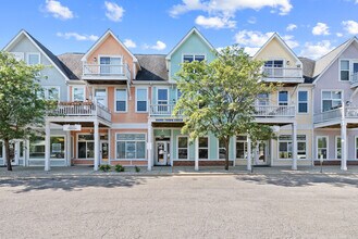 Building Photo - 1673 Town Center St