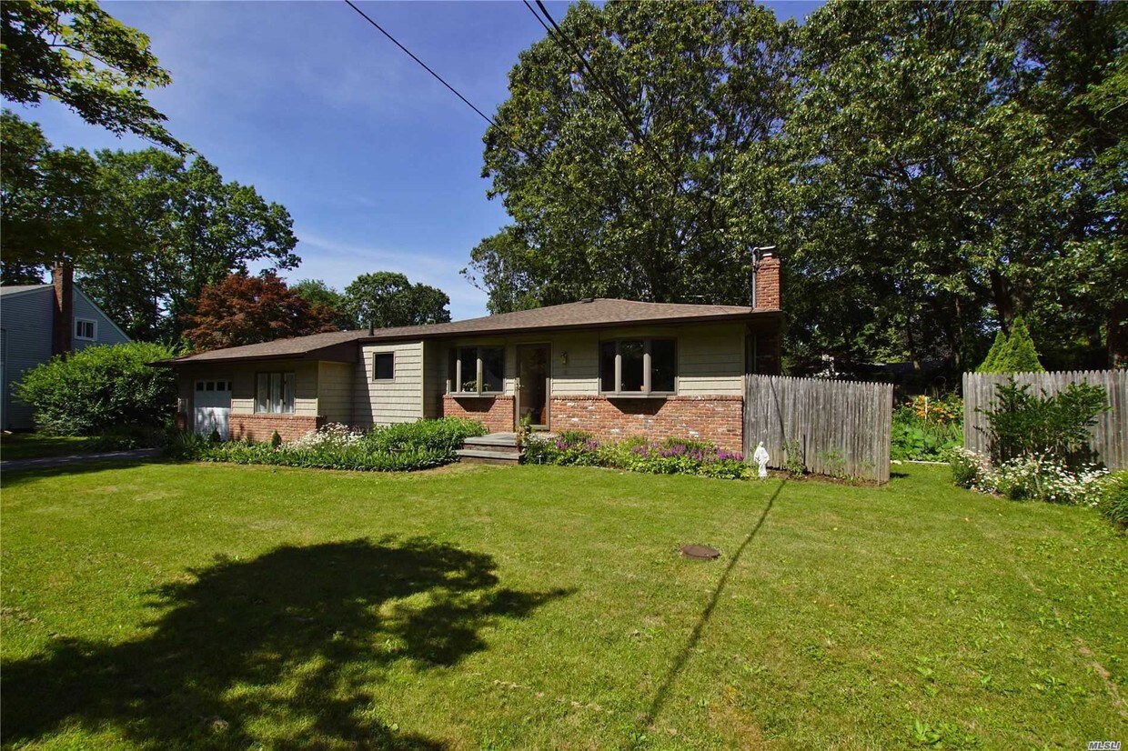 Primary Photo - 8 Bartel Pl