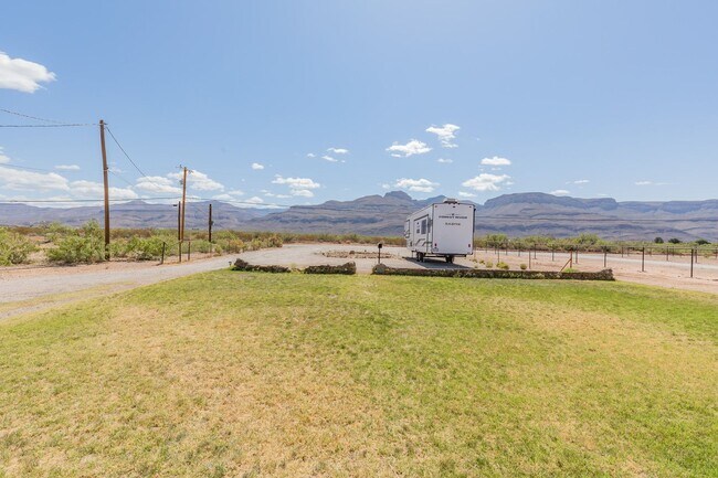 Foto del edificio - Charming 3 bedroom 2 bath Home - MOVE IN S...