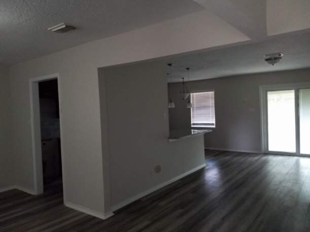 Foto del edificio - 15415 Poolview St