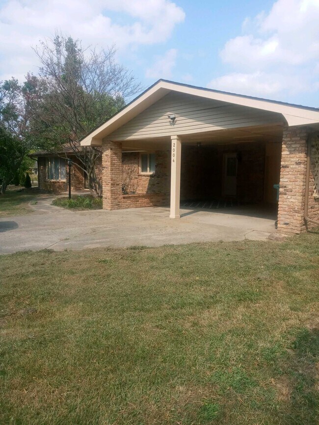 Foto del edificio - 2004 N Petty Rd