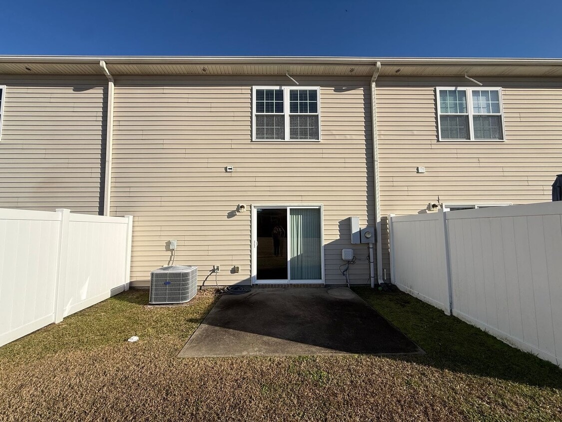 Foto del edificio - 3 Bedroom 2.5 Bathroom Townhome in Richmond Hill