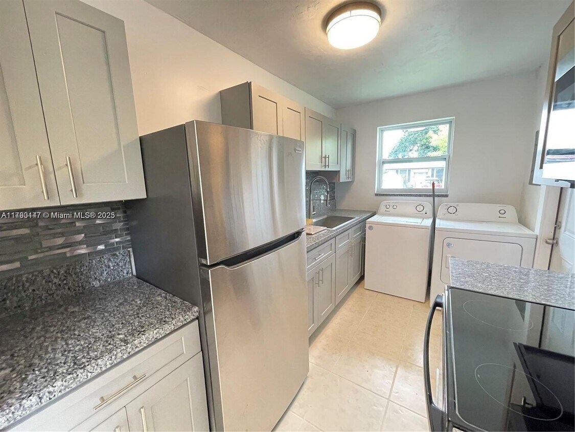 Foto principal - 10846 NE 3rd Ct