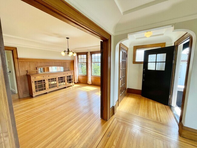 Photo - Westwood Park - Stunning 3BR+ / 2 BA Home w/Fabulous Back Yard! - PROGRESSIVE