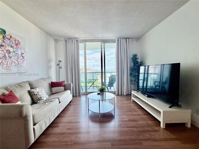 Building Photo - 3901 S Ocean Dr