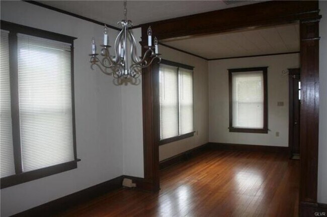 Building Photo - 129 E Washington Ave