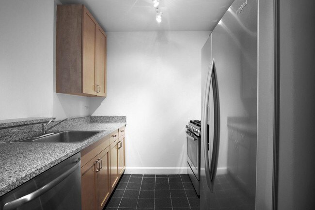 Building Photo - 400 West 43rd Street