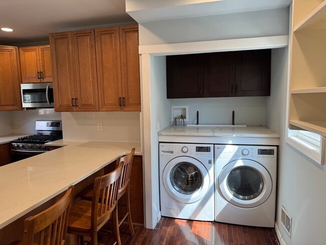 Building Photo - 4416 Plummer St