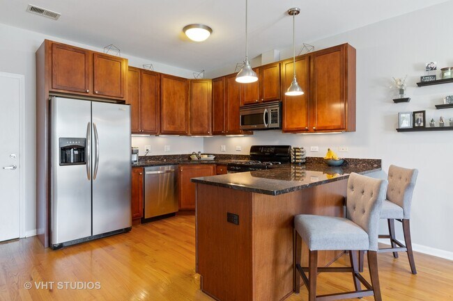 Foto del edificio - 3131 W Logan Blvd