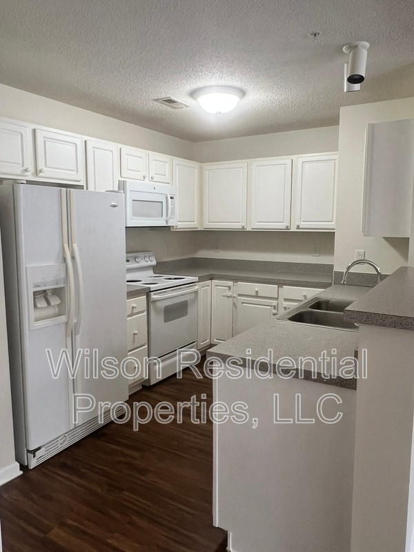 Building Photo - 914 Scholastic Ct