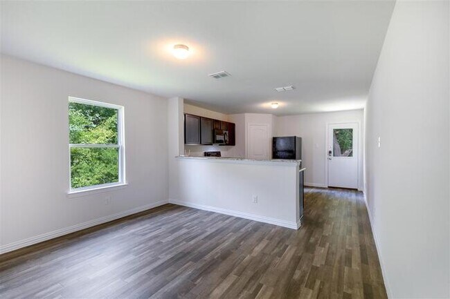 Building Photo - 1509 Fairway Dr