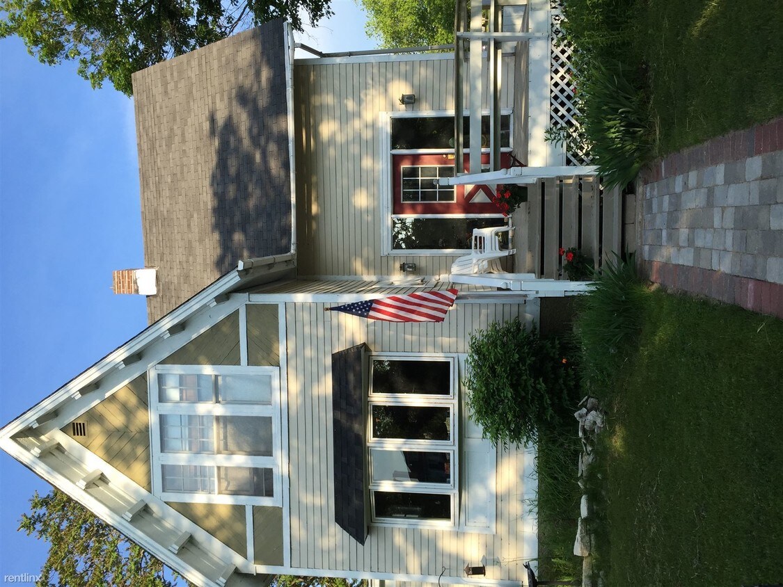 Primary Photo - 300 S 5th St