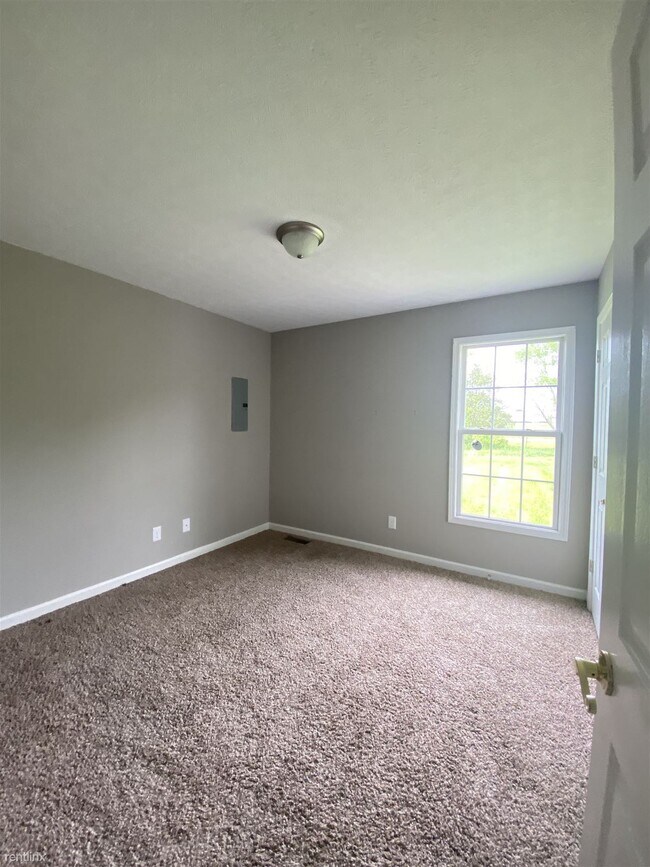 Building Photo - 3 br, 1 bath Duplex - 206 Coates Rd
