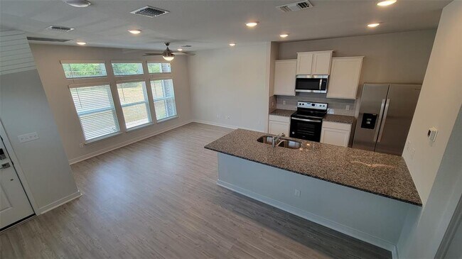 Building Photo - 605 W South St