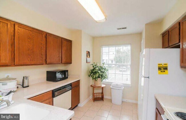 Building Photo - 804 Wind Ridge Dr