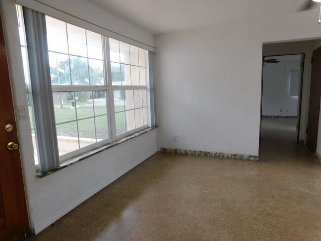 Building Photo - 2019 East Lake Dr. Casselberry Fl 32707
