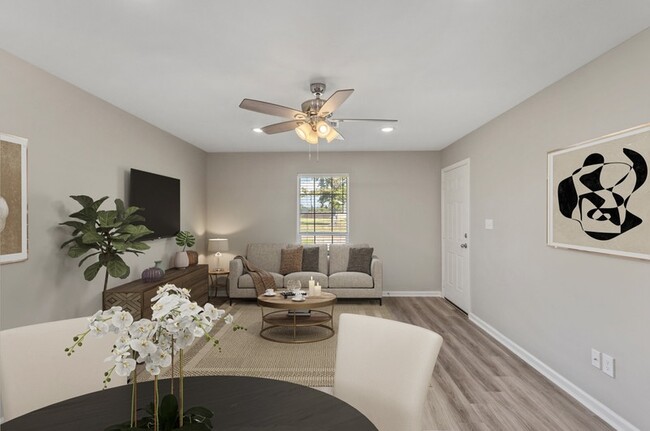 Building Photo - 117 Center Cir