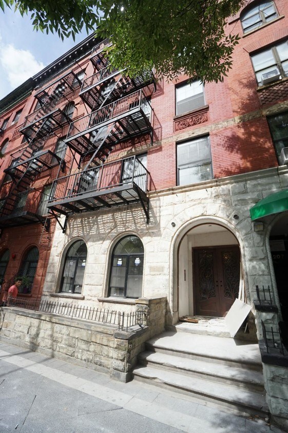 Primary Photo - 209 West 135th Street