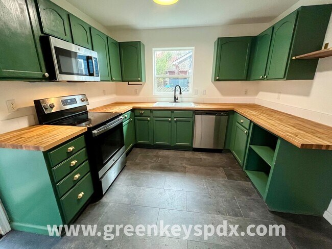 Foto del edificio - 3-Bedroom, 1.5-Bathroom House near Kenton ...