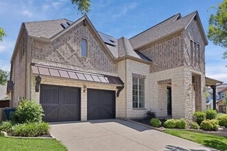 Building Photo - 2600 Fairhill Ln