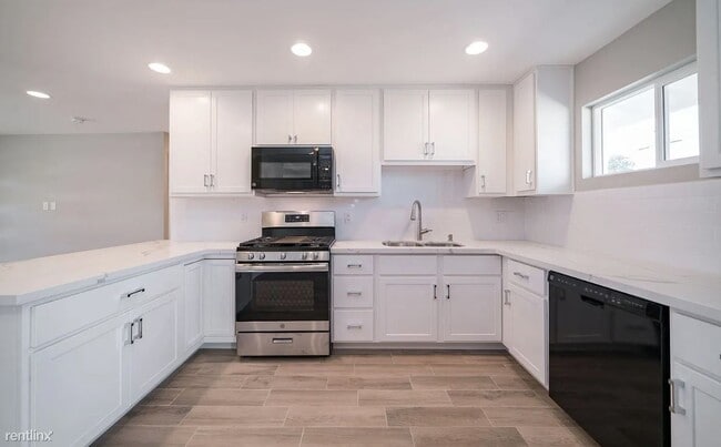 Building Photo - 4 br, 2 bath House - 1710 N Oleander St