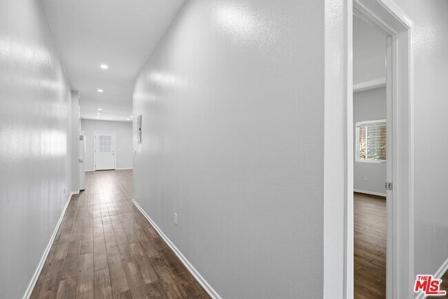 Building Photo - 171 E 35th St