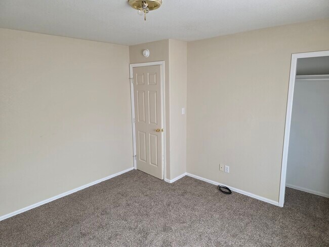 Building Photo - 594 S Maher Dr