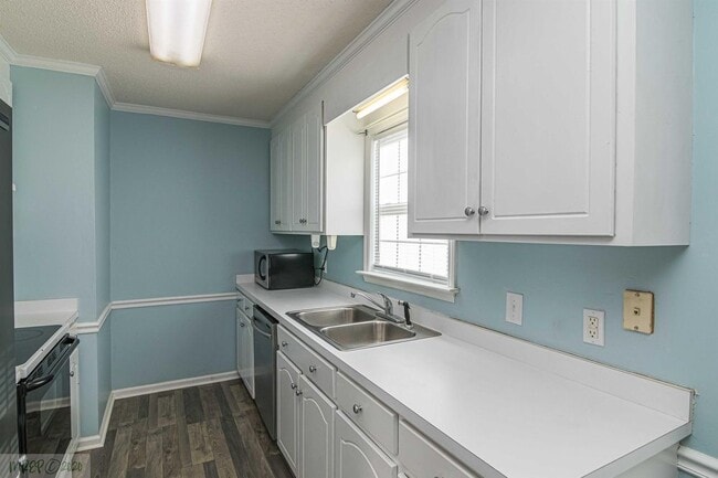 Building Photo - 105 Twin Creeks Drive