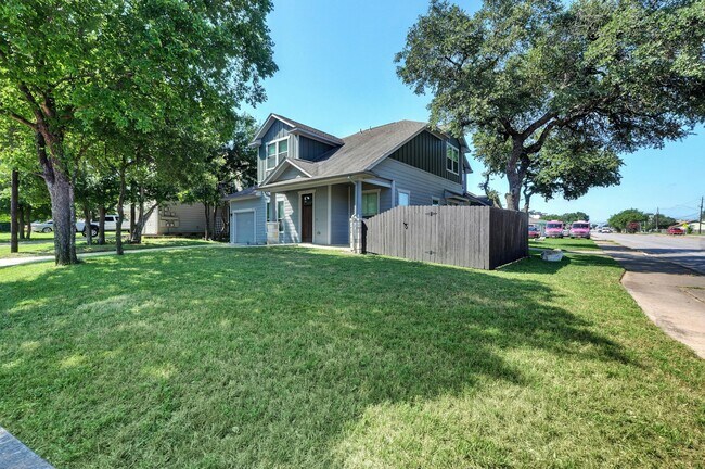 Foto del edificio - 3421 Blumie St