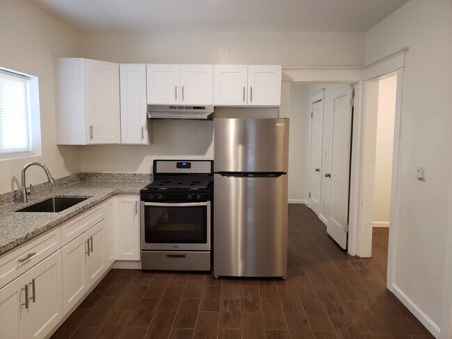 Foto del edificio - 302 E Poplar St