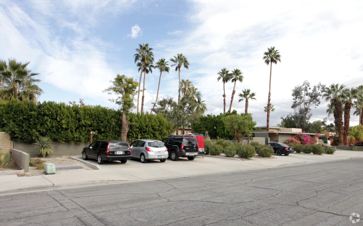 Building Photo - 2970 E Ranchero Dr
