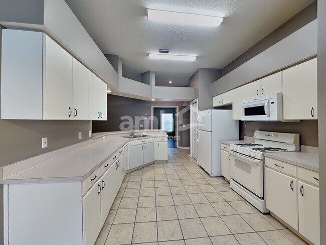 Building Photo - 22611 Roderick Dr