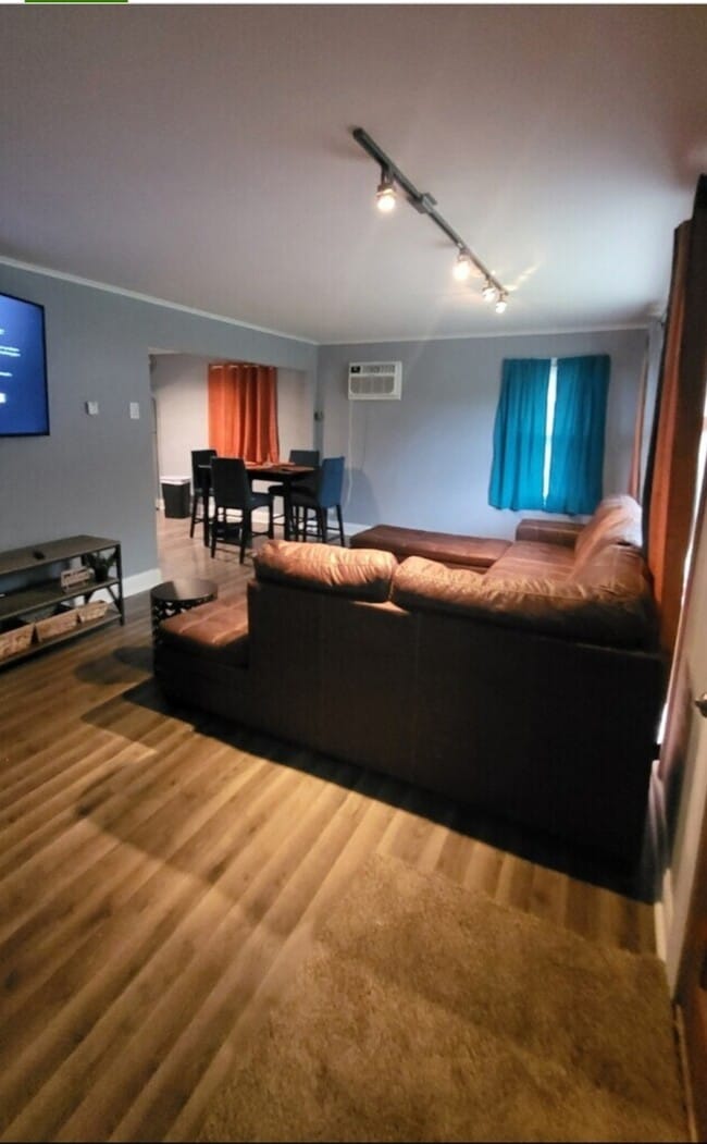 Building Photo - 318 Minocqua St